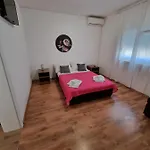 Lili Lägenhet *