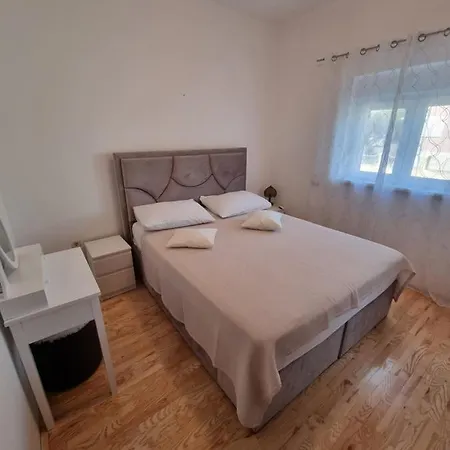 Lili アパート ビオグラード・ナ・モル