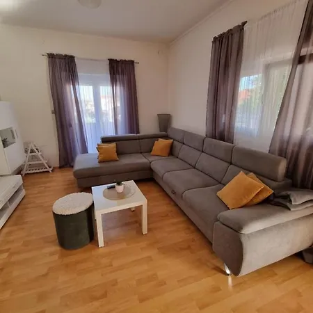 Apartment Lili *