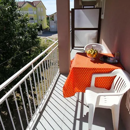 アパート Lili ビオグラード・ナ・モル