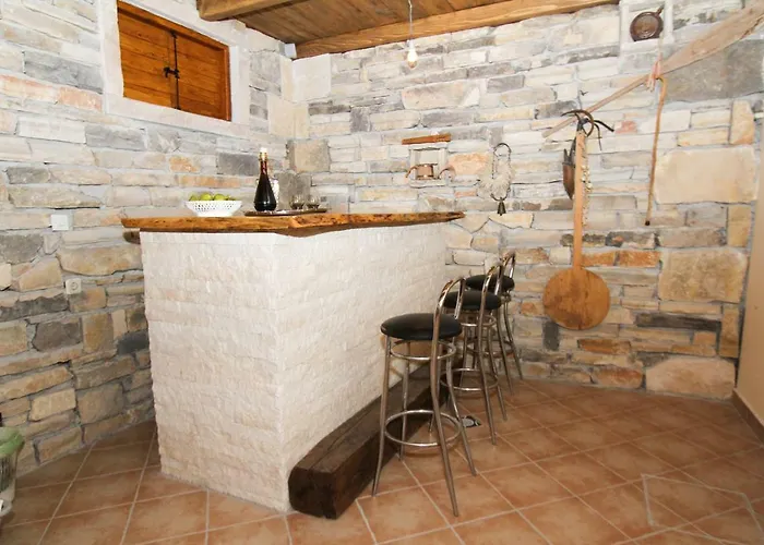 Lili Биоград-на-Мору