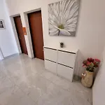 شقة Lili