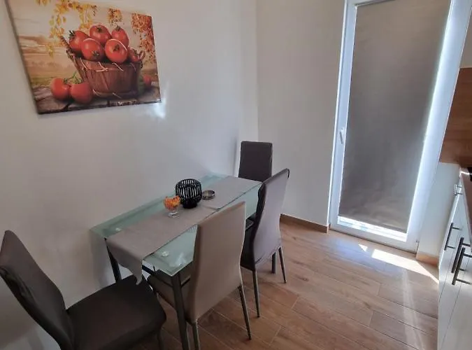 Lili Apartman